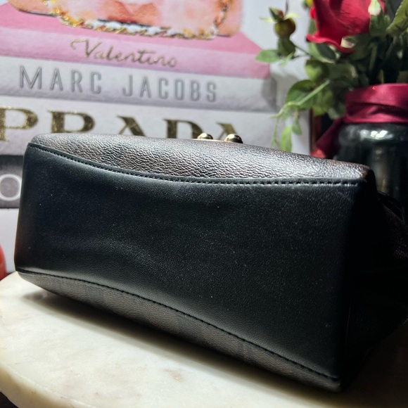 COACH AVARY CROSSBODY IN SIGNATURE CANVAS EUC - Picture 14 of 17